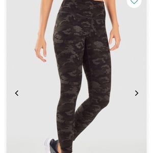 Fabletics High-Waisted PowerHold 7/8 CHARCOL CAMO